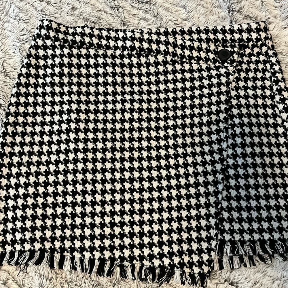 Houndstooth skirt